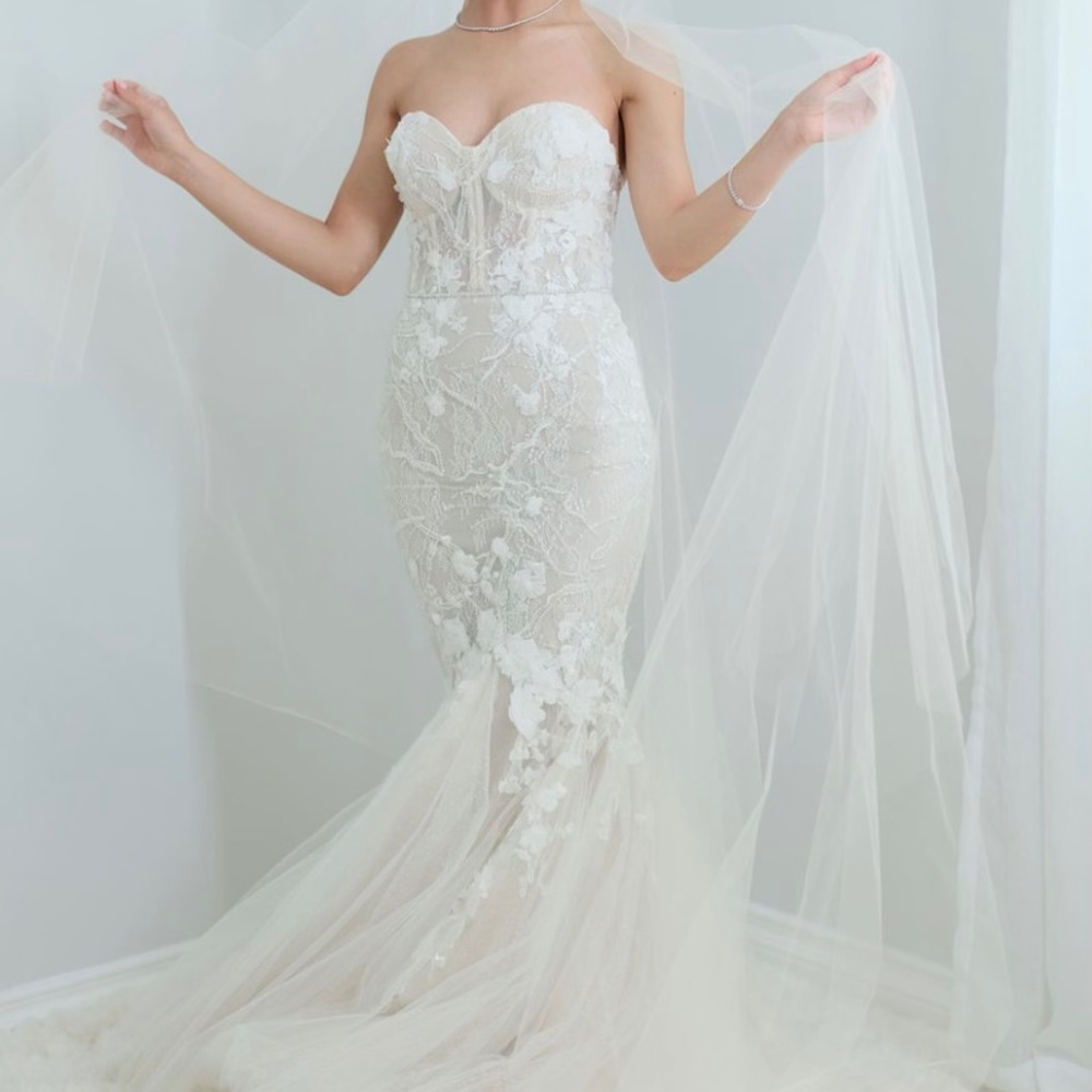 Berta Privee Wedding Dress Gown in Ivory Model 21-P02